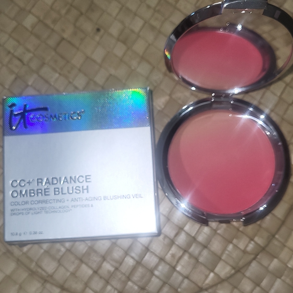 IT Cosmetics CC+ Radiance Ombre Blush - Coral Pink